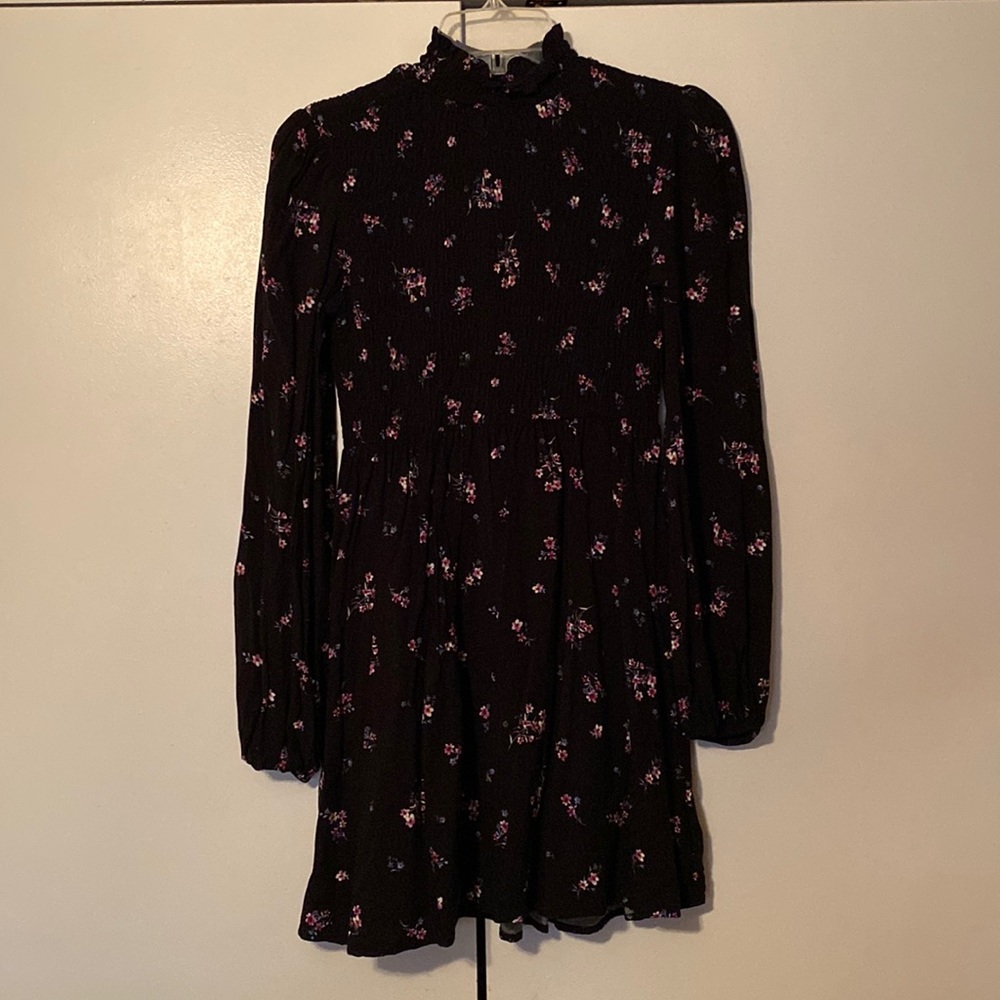Lady’s size small long sleeve dress